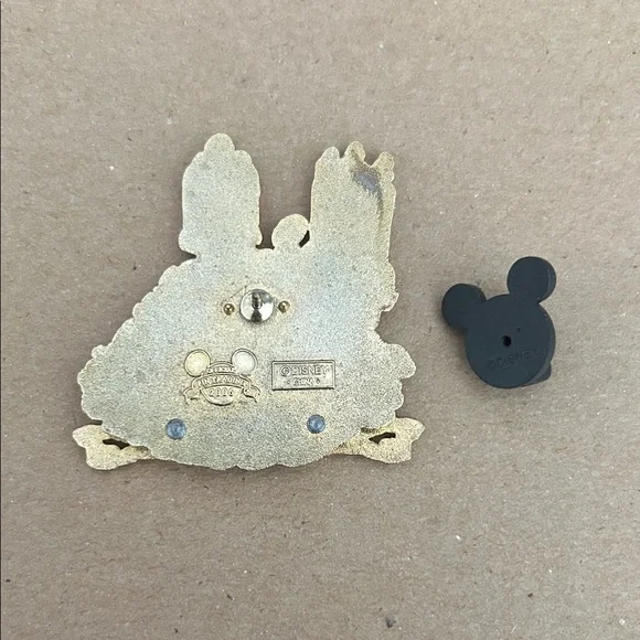 Disney Pirates of the Caribbean Enamel Pin 2006 - Picture 2 of 2